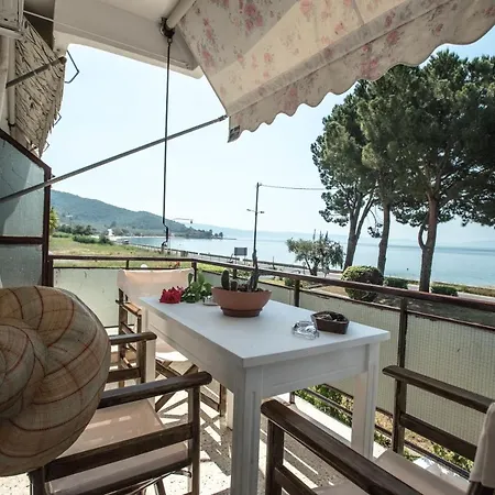 Melina Beachfront Apartmán *